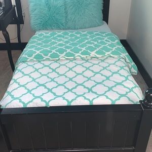 Pottery Barn Teen reversible twin duvet cover